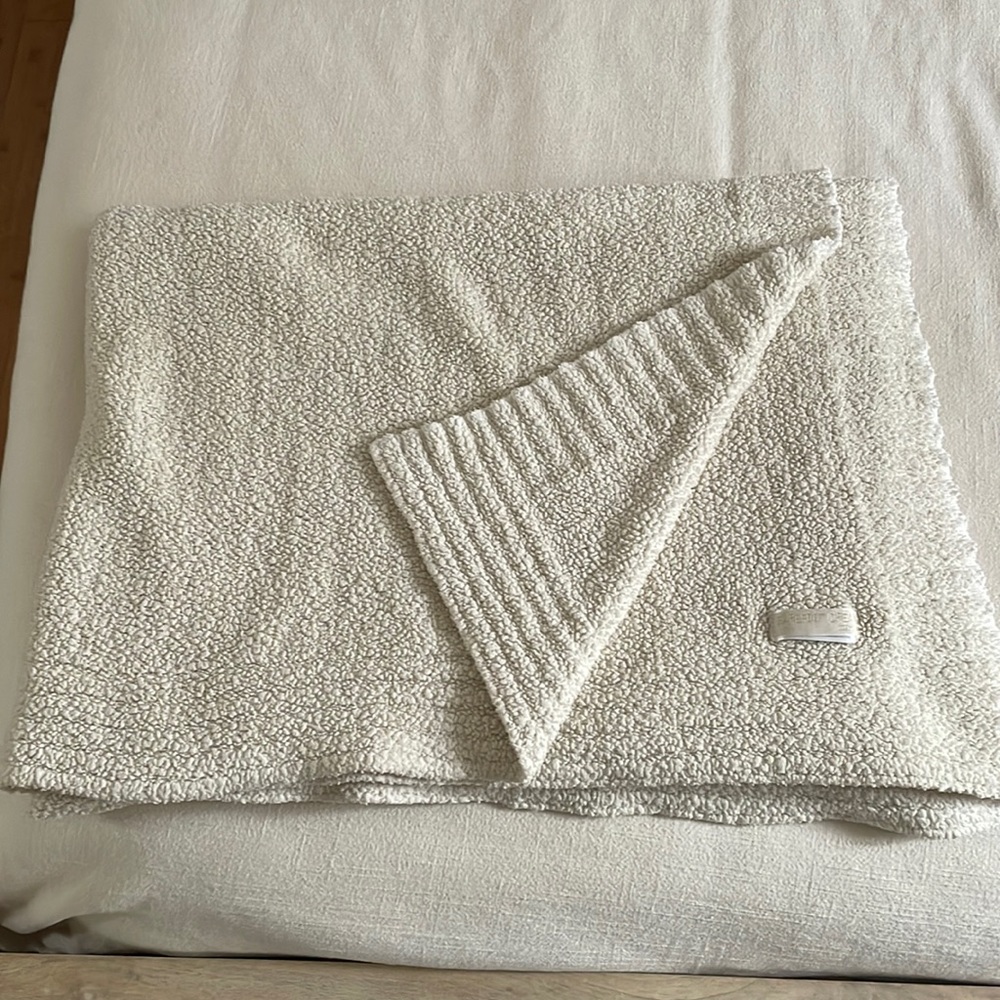 Barefoot dreams blanket